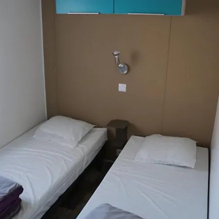 Mobil-home Spacieuse Avec Terrasse A - Api-1-52-422