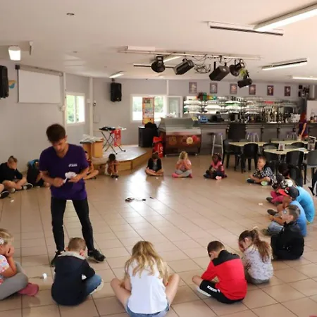 Kemp Mobil-home Spacieuse Avec Terrasse A - Api-1-52-422 *