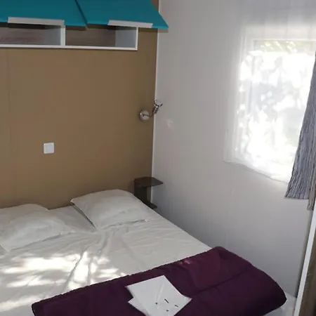 Mobil-home Spacieuse Avec Terrasse A - Api-1-52-422